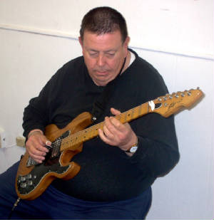 ronnie_guitar2.jpg